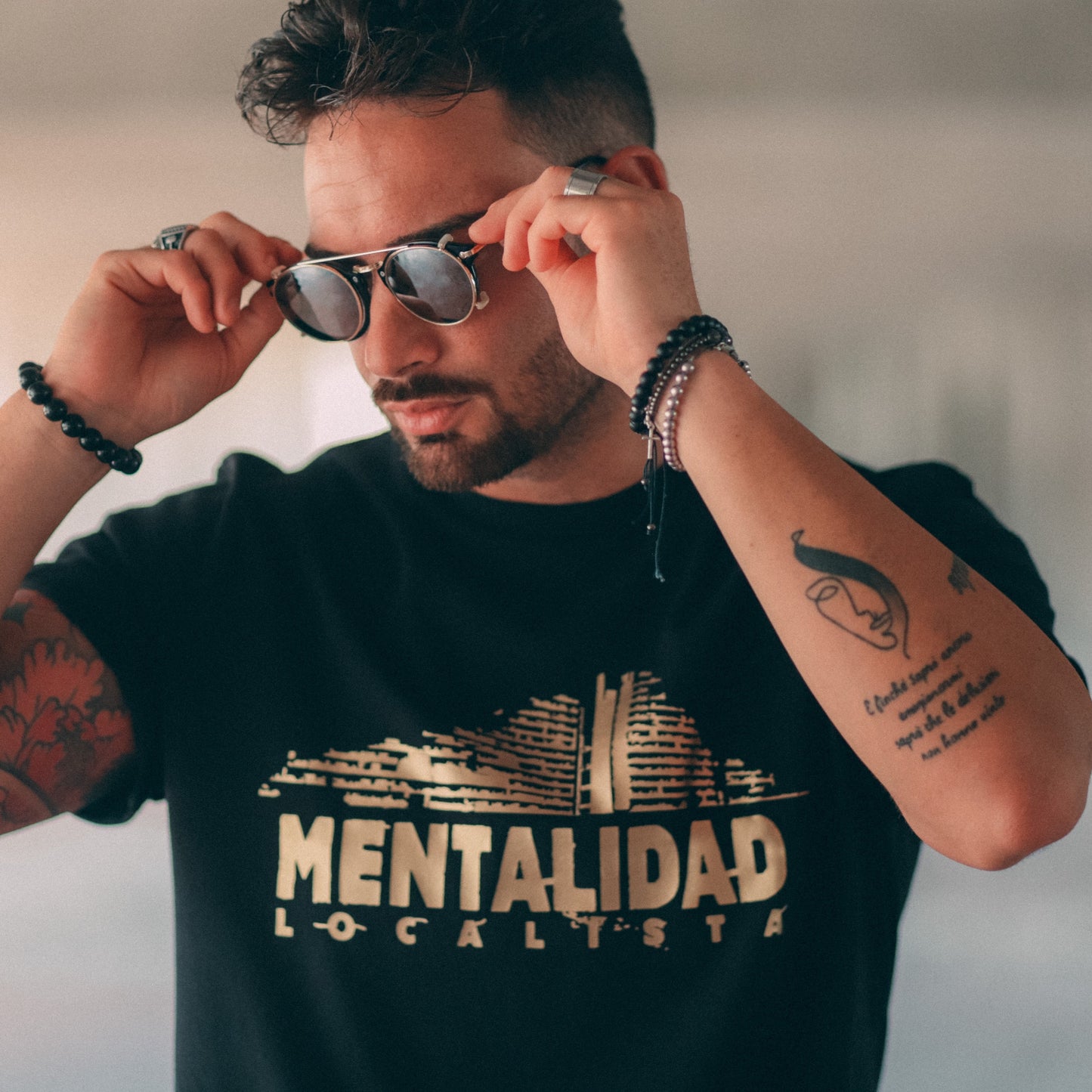 T-shirt Mentalidad Localista Vela di Scampia Oro